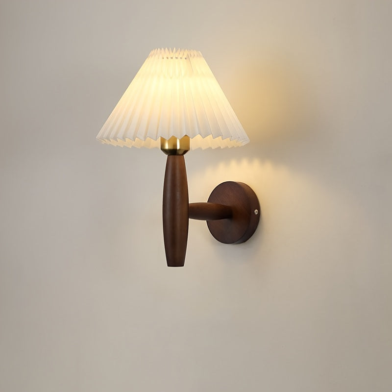 Aplique de pared nórdico de madera con pantalla plisada para mesita de noche