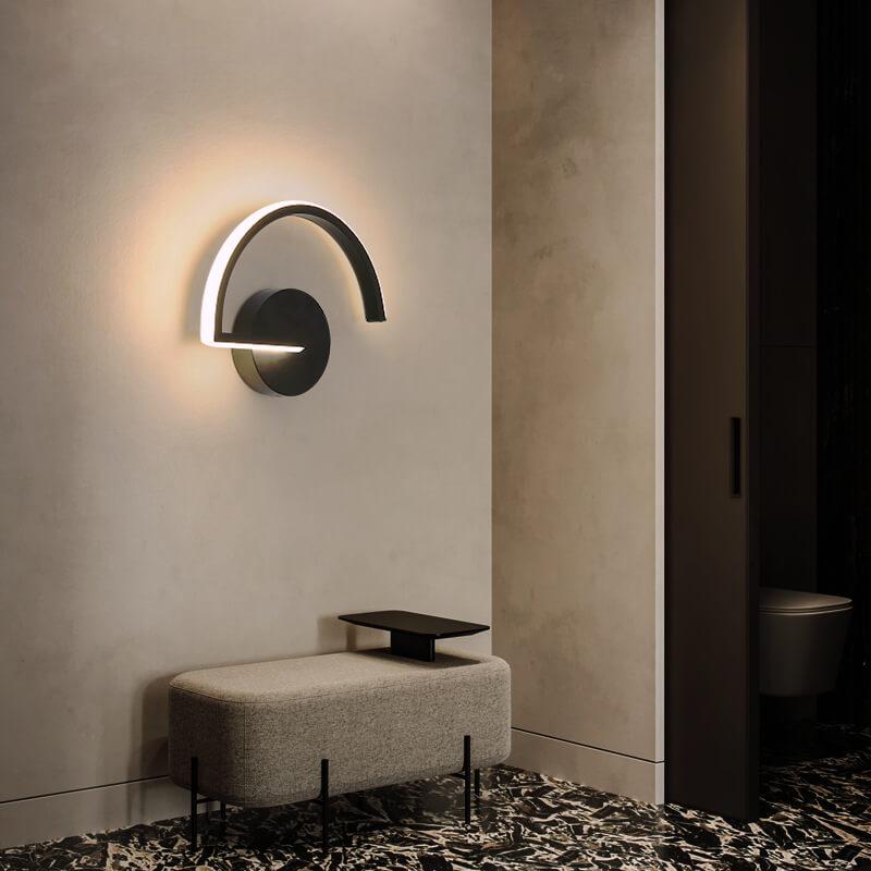 Aplique de pared minimalista con silueta de arco curvo y resplandor de halo
