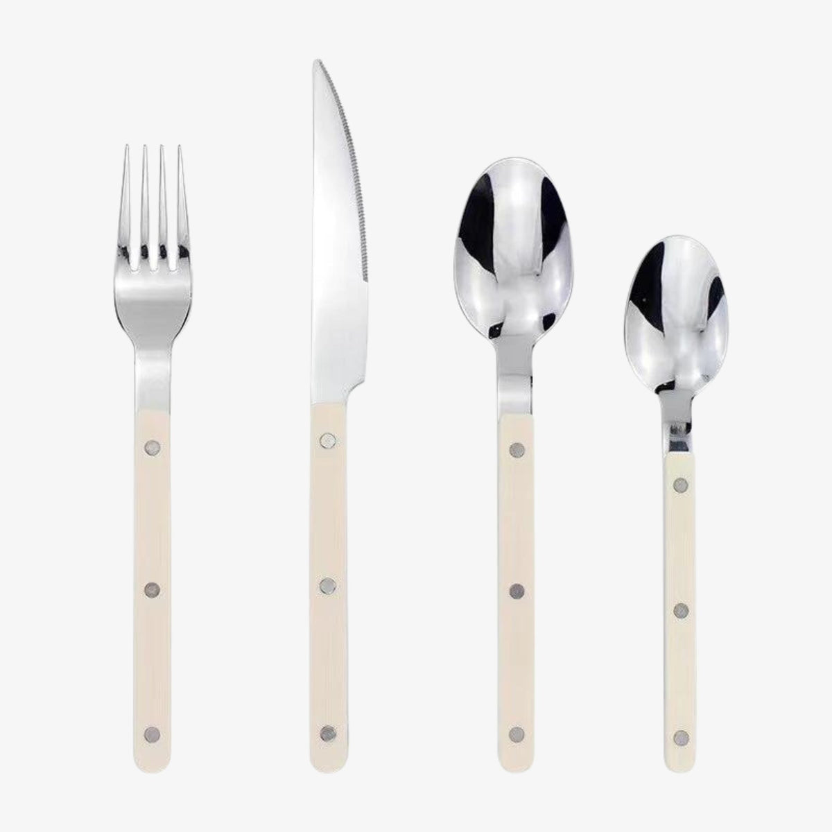 Set de cubiertos con diseño grabado para seis personas