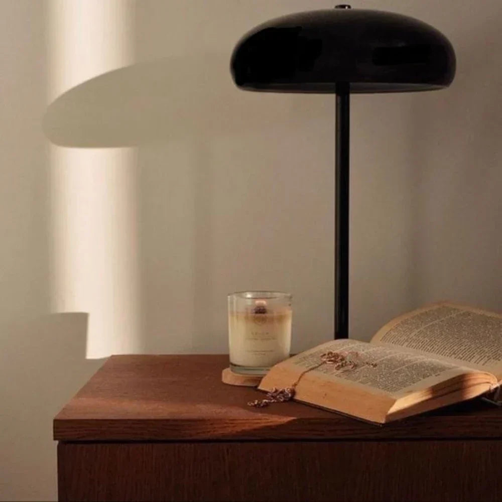 Lámpara de mesa portátil recargable con silueta redondeada retro y control táctil