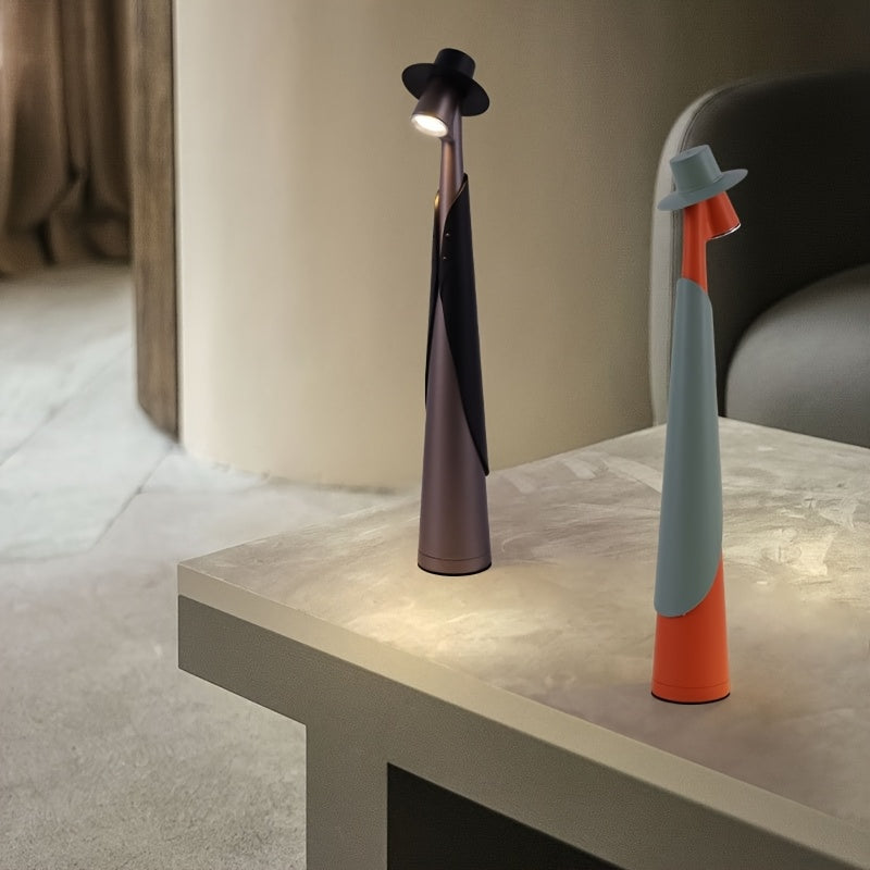 Lámpara de mesa escultórica con silueta de sombrero, recargable y con control táctil