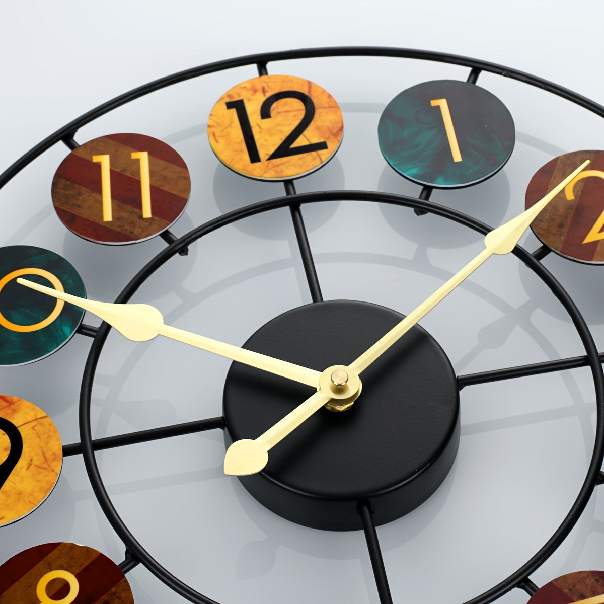 Reloj de pared metálico retro con marco redondo de hierro