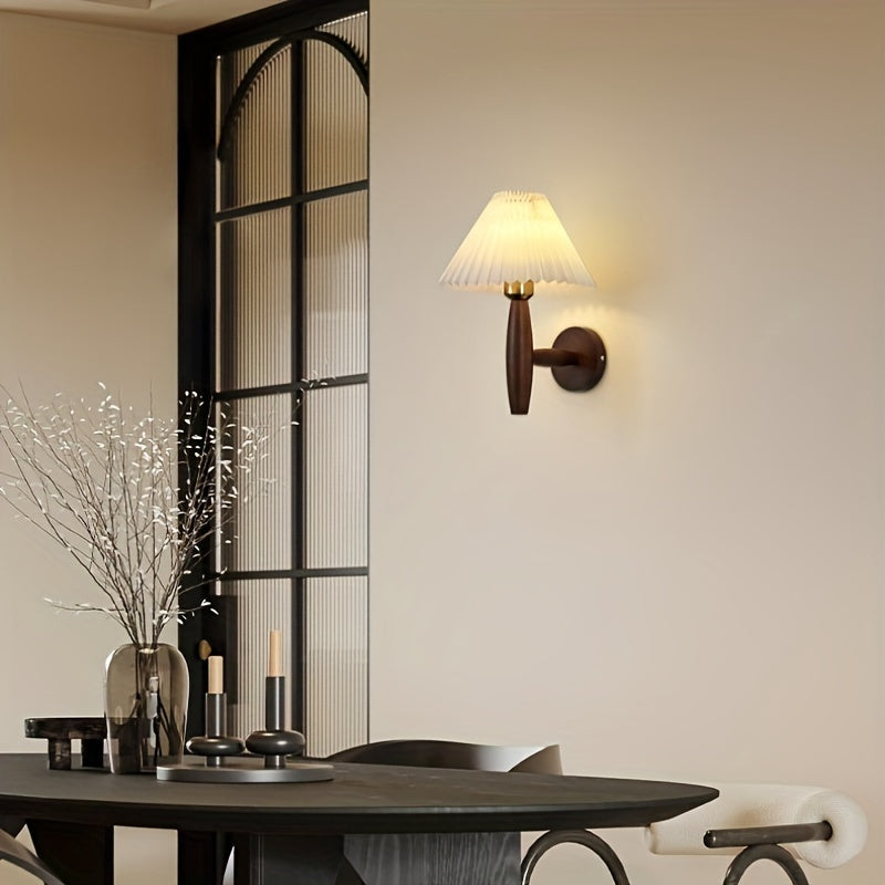 Aplique de pared nórdico de madera con pantalla plisada para mesita de noche