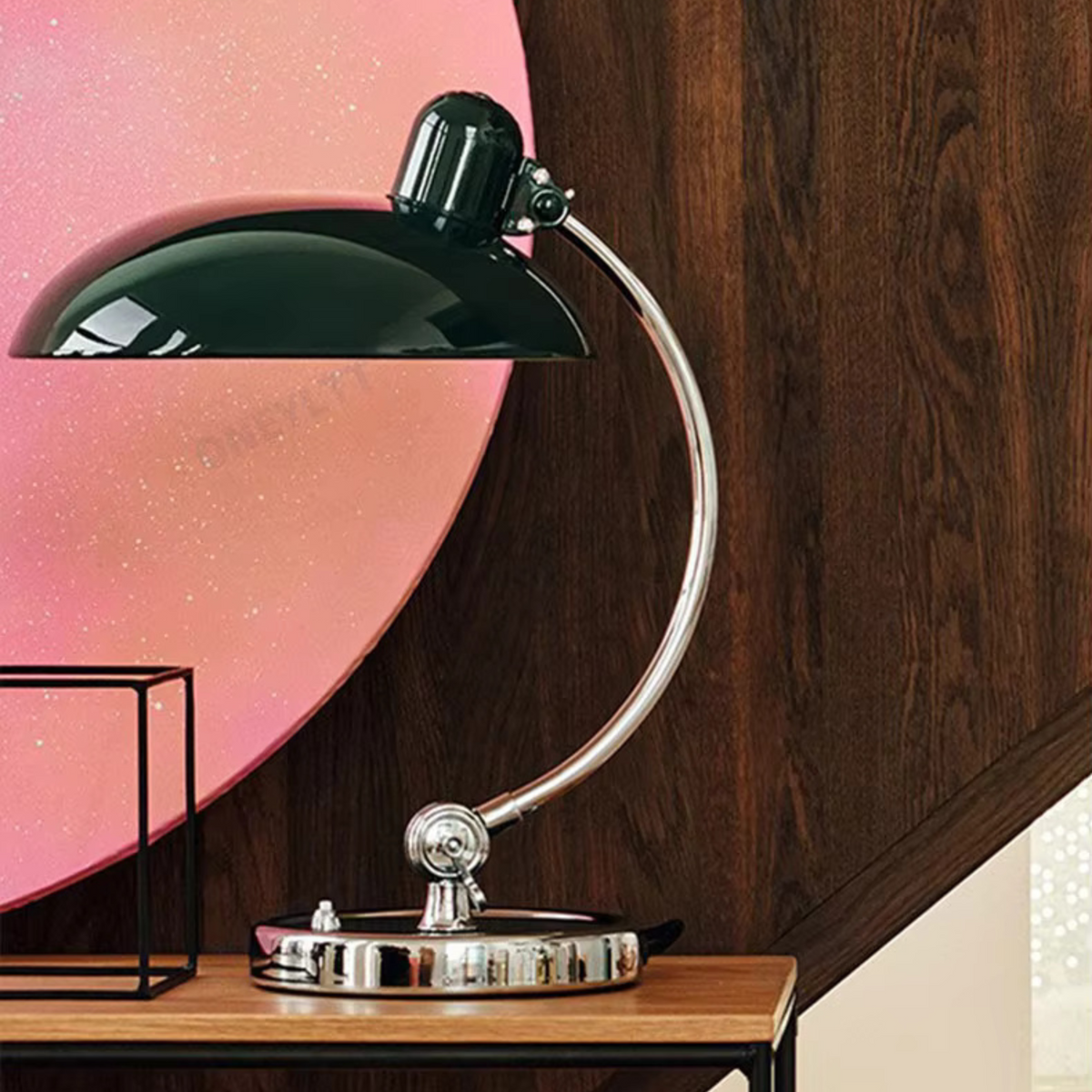 Lámpara de mesa escultural Bauhaus escandinava de cromo con brazo curvado