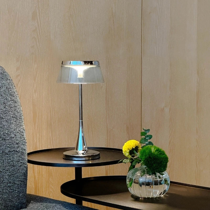 Lámpara de mesa con pantalla de acrílico translúcido, inalámbrica, recargable, regulable y con base metálica