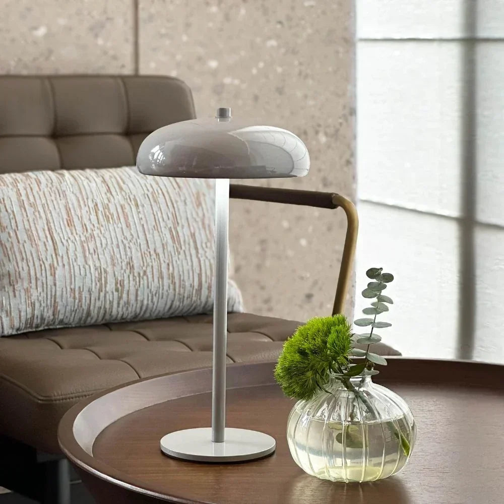 Lámpara de mesa portátil recargable con silueta redondeada retro y control táctil
