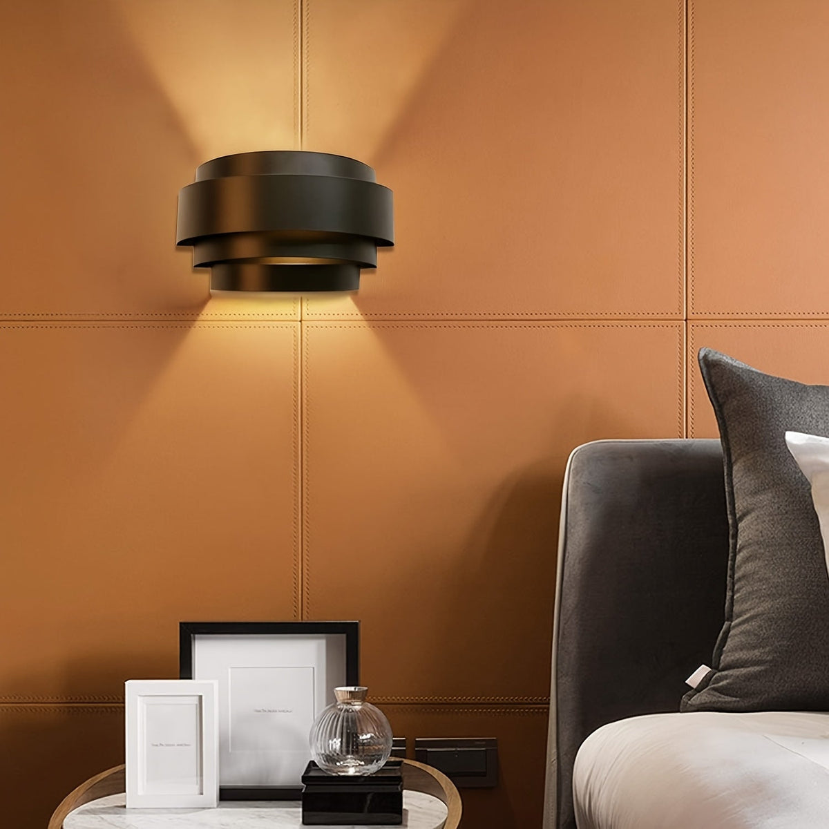Aplique de pared arquitectónico escultórico de metal superpuesto con iluminación arriba y abajo