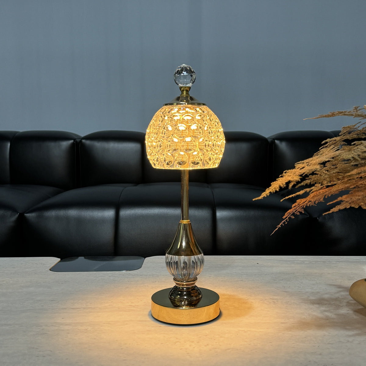 Lámpara de mesa inalámbrica recargable con pantalla de cristal esculpido y regulación táctil