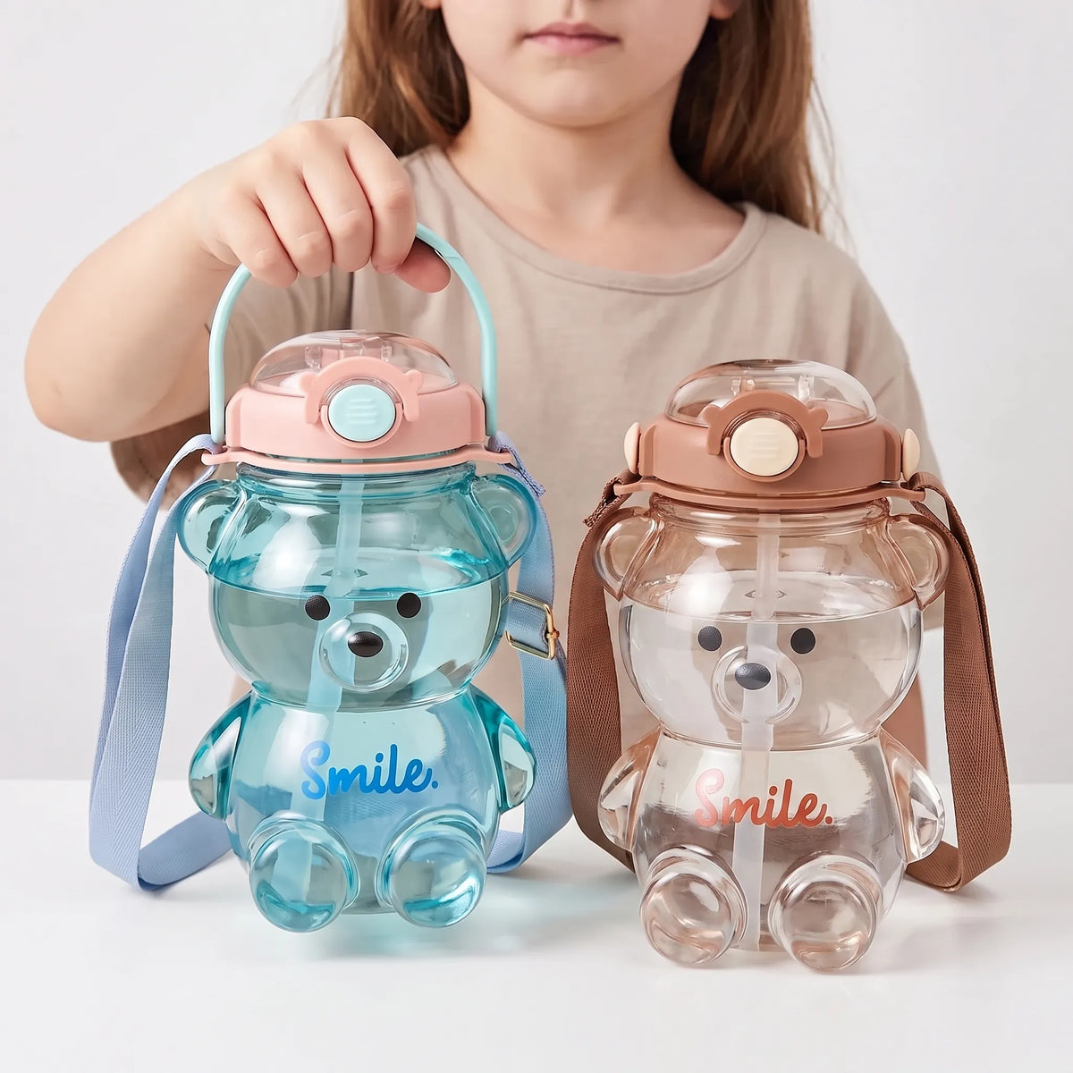 Botella de agua infantil transparente con forma de oso, diseño divertido y correa