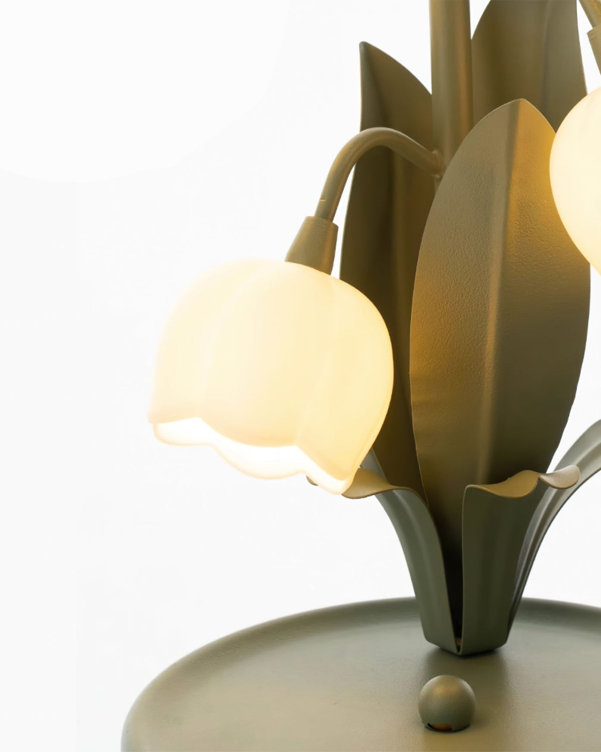 Lámpara de mesa floral con forma de tulipán y flor de orquídea