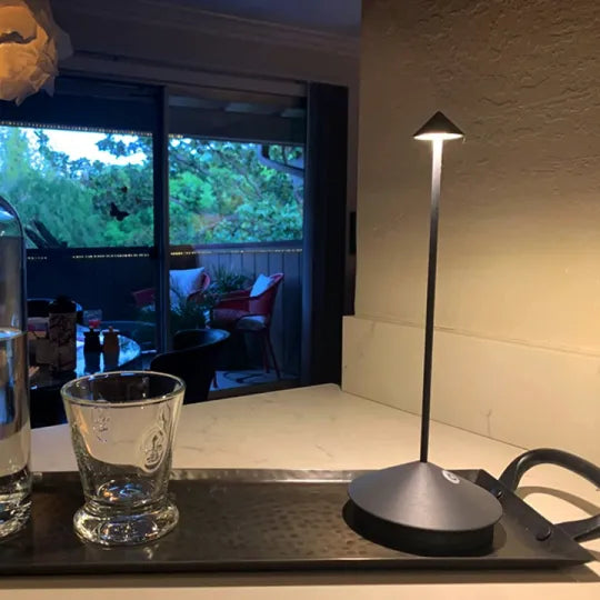 Lámpara de mesa impermeable, inalámbrica, recargable y regulable para interiores y exteriores