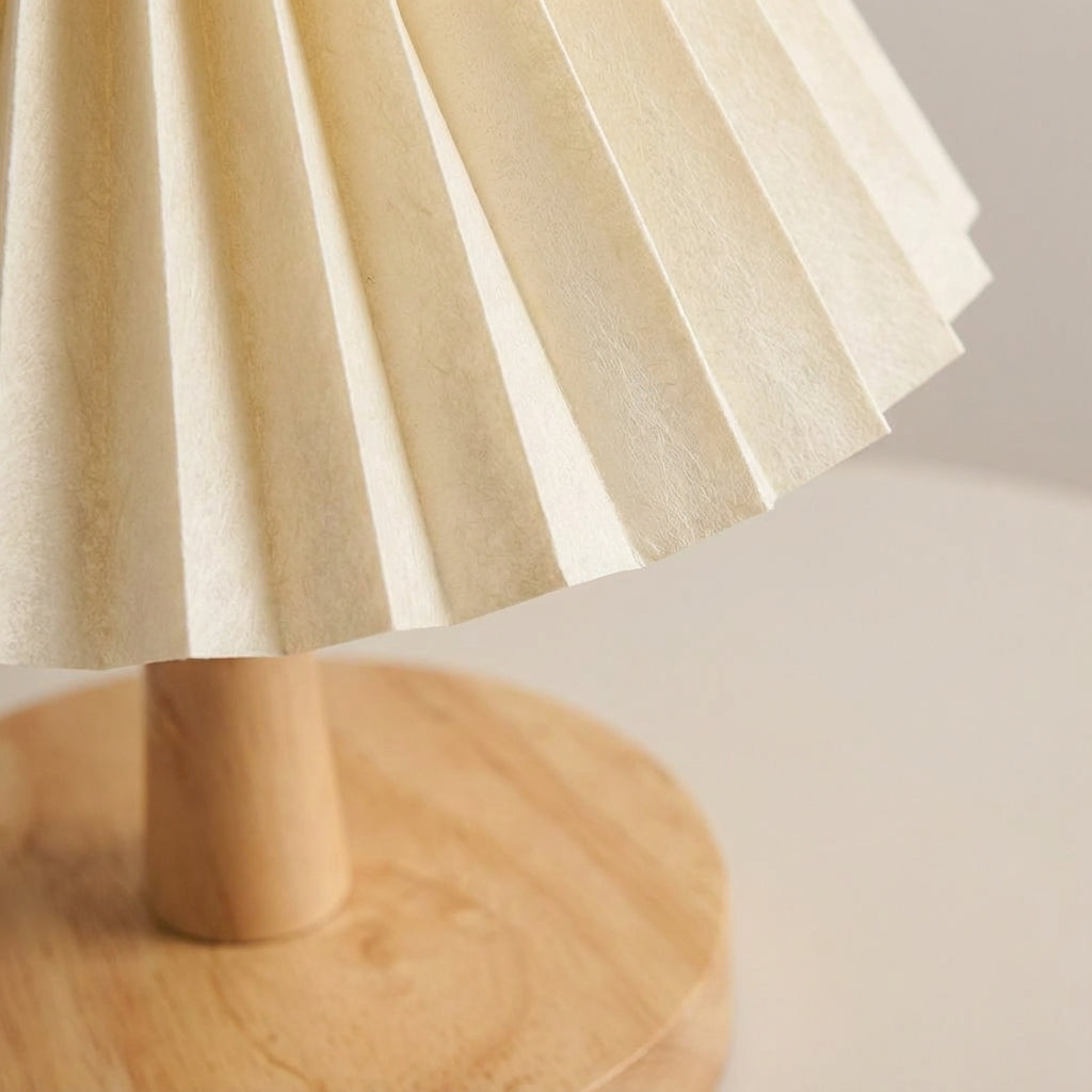 Lámpara de mesa escultural con pantalla plisada plegable, base de madera y batería recargable