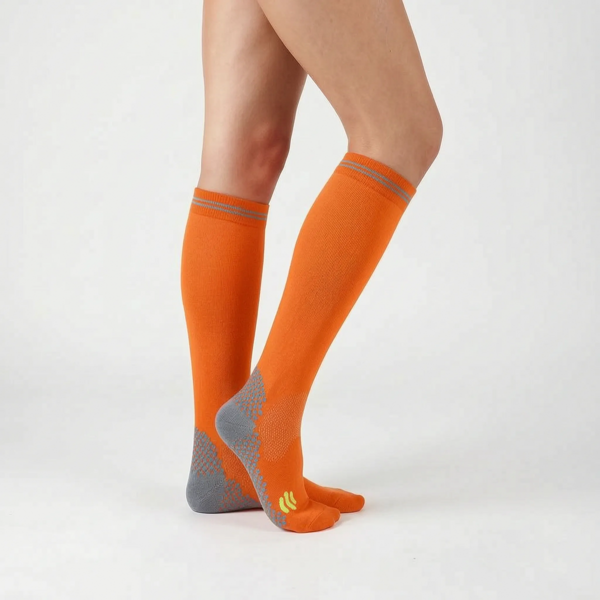 Calcetines deportivos de compresión hasta la rodilla, con tejido por zonas y parte superior acanalada