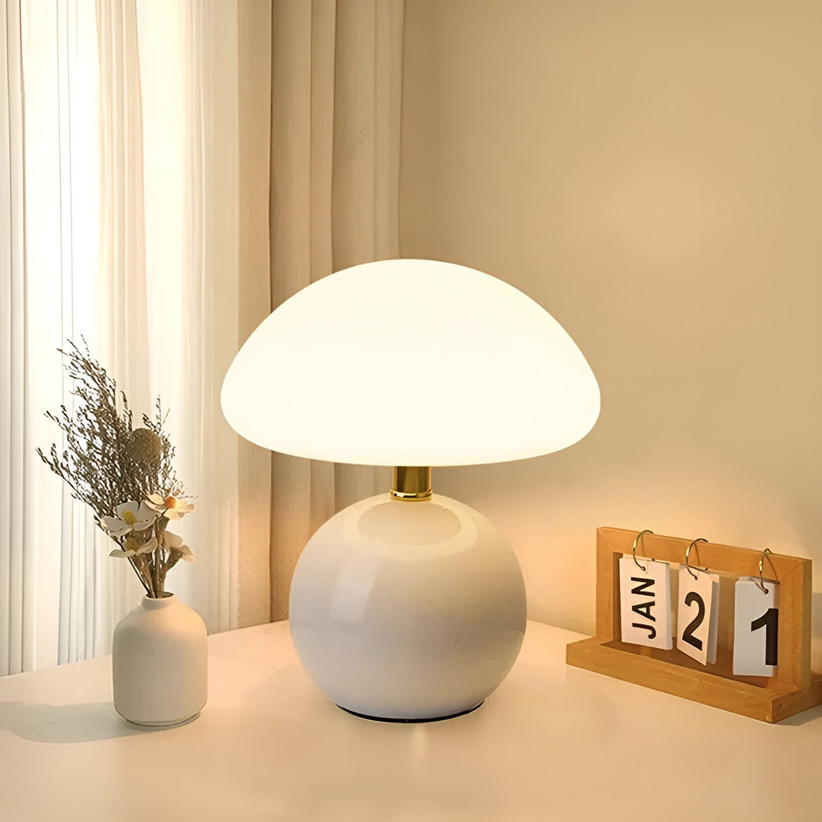 Lámpara de mesa compacta de estilo moderno de mediados de siglo, con cúpula curva y base redondeada