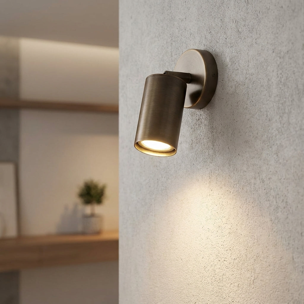 Lámpara de pared minimalista cilíndrica de metal y perfil bajo
