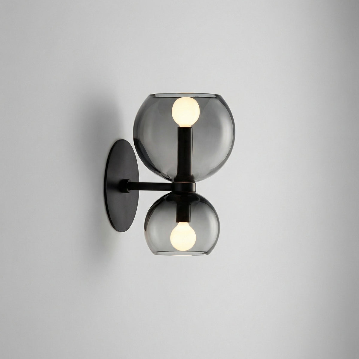 Lámpara de pared minimalista de metal con globo de doble iluminación