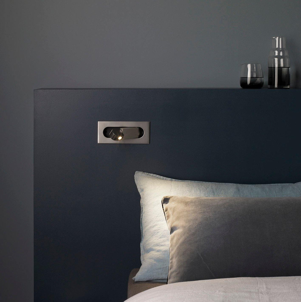 Luz de pared minimalista de lectura, con brazo plegable ajustable de aluminio