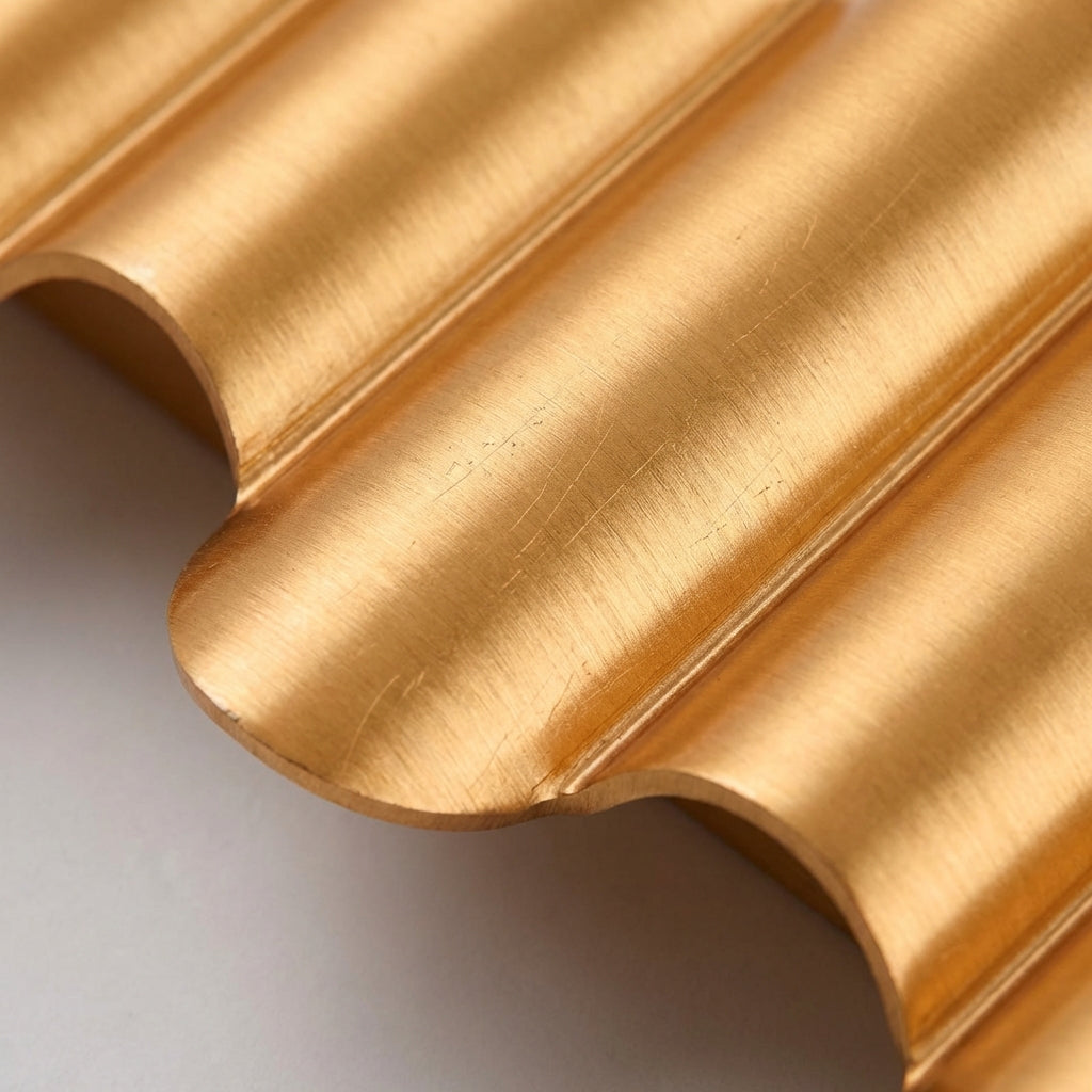 Lámpara de pared escultórica minimalista contemporánea de aluminio con haces de luz en capas