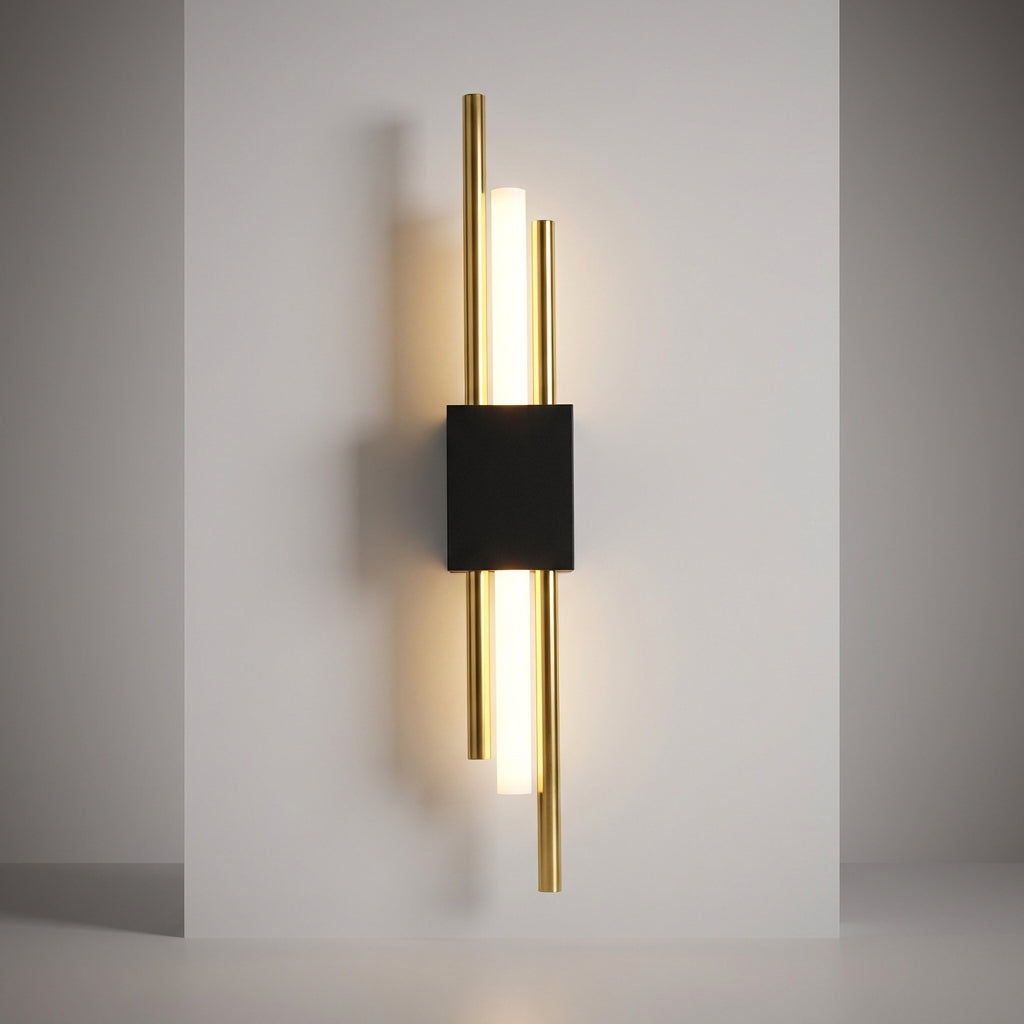 Lámpara de pared escultórica delgada y vertical, de metal y acrílico con difusor