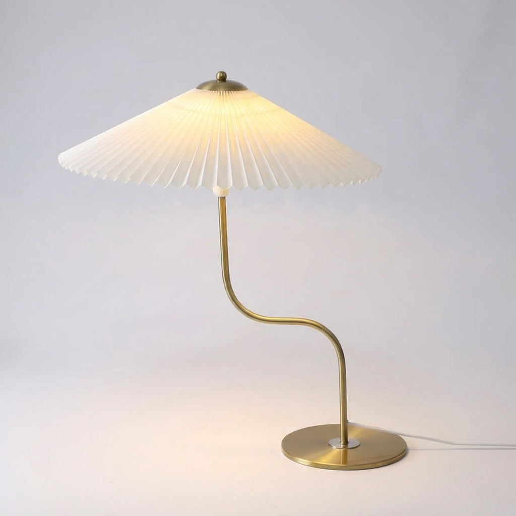 Lámpara de mesa escultórica con pantalla de parasol, regulable al tacto y con USB