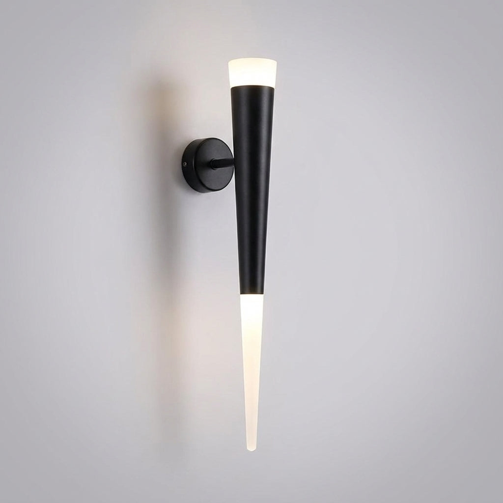 Lámpara de pared elegante de metal cónico y ahusado con luz ascendente y descendente