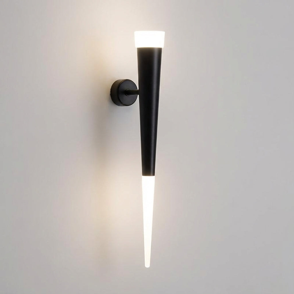 Lámpara de pared elegante de metal cónico y ahusado con luz ascendente y descendente