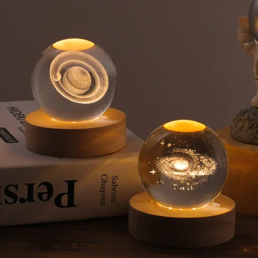 Lámpara de mesa y luz nocturna con esfera planetaria de cristal grabado