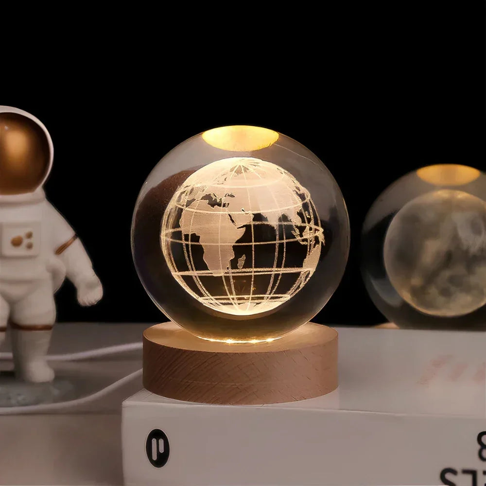 Lámpara de mesa y luz nocturna con esfera planetaria de cristal grabado