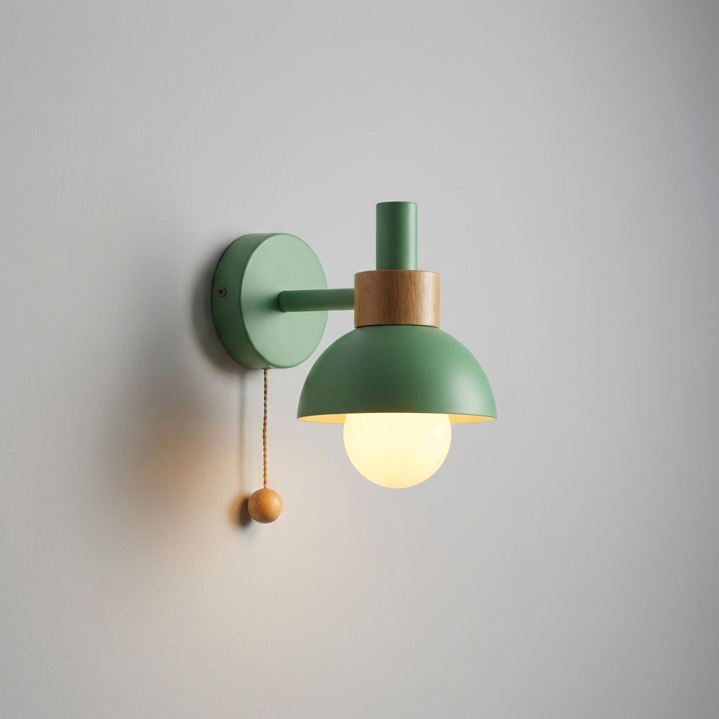 Lámpara de pared divertida con pantalla en tonos pastel e interruptor de cordón