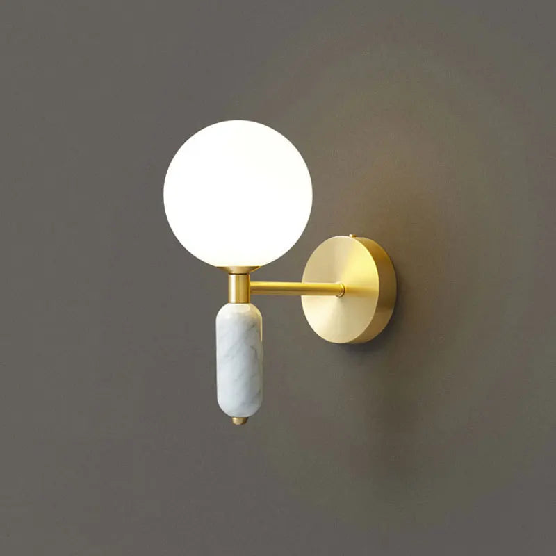 Aplique de pared moderno escultórico con globo de mármol y vidrio esmerilado