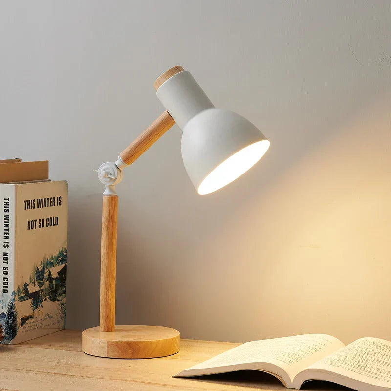 Lámpara de mesa nórdica con base de madera, regulable y respetuosa con la vista