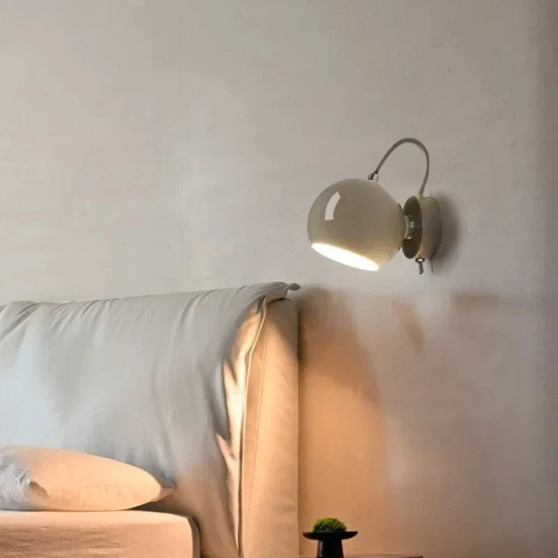 Aplique de pared nórdico minimalista con cúpula giratoria