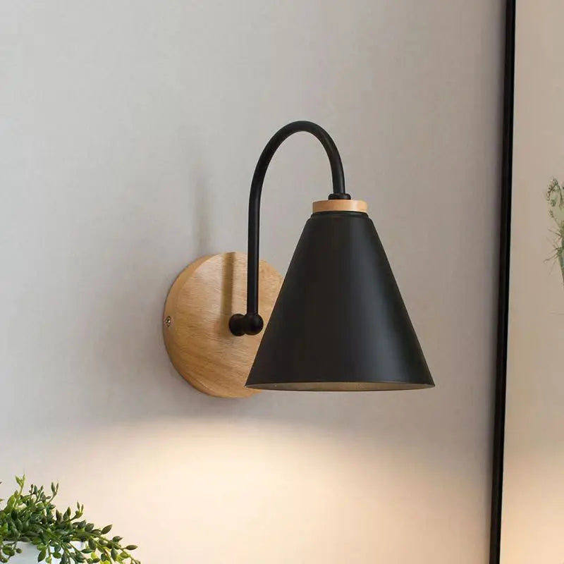 Lámpara de pared escandinava de madera curvada y hierro
