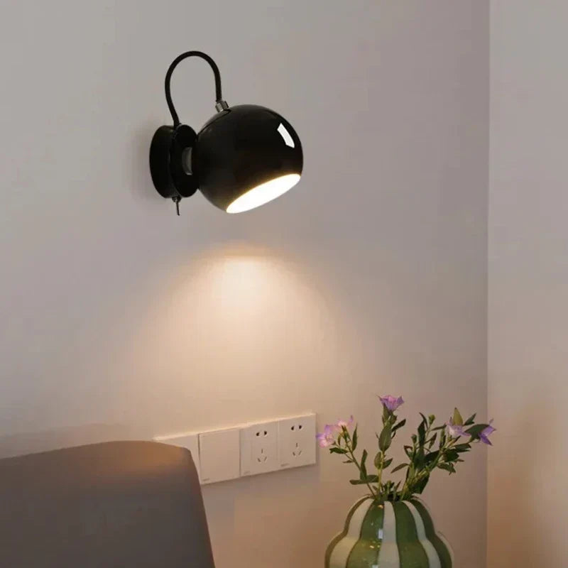 Aplique de pared nórdico minimalista con cúpula giratoria