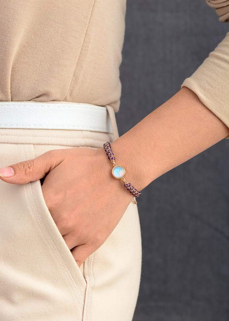 Pulsera bohemia artesanal de cuentas de amatista y ópalo para yoga