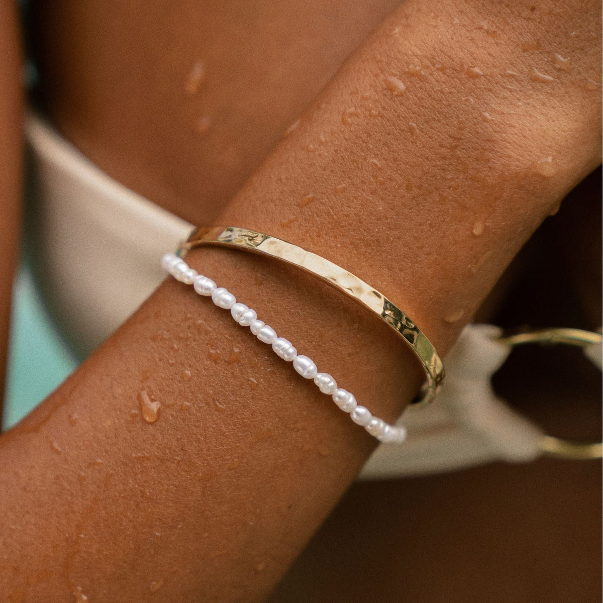 Pulsera artesanal ajustable de perlas de agua dulce, plata chapada en oro