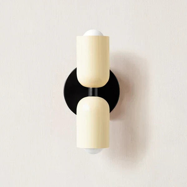 Lámpara de pared de resina y metal con dos cabezales ajustables