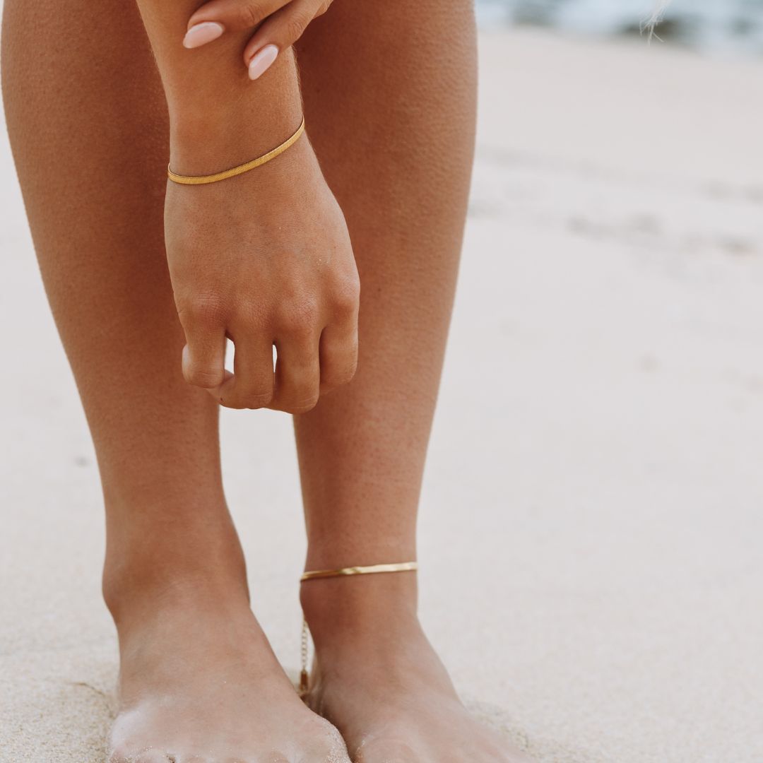 Pulsera ajustable de cadena de plata chapada en oro con diseño de espiga