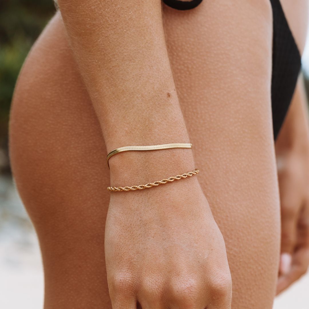 Pulsera ajustable de cadena de plata chapada en oro con diseño de espiga