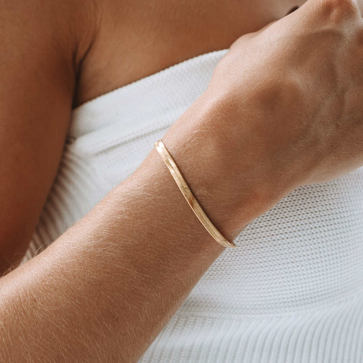 Pulsera ajustable de cadena de plata chapada en oro con diseño de espiga