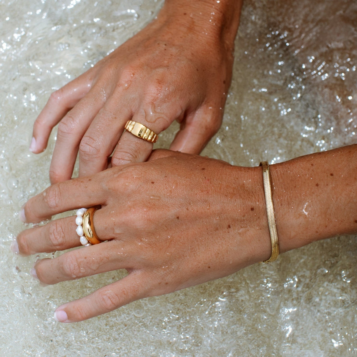 Pulsera ajustable de cadena de plata chapada en oro con diseño de espiga