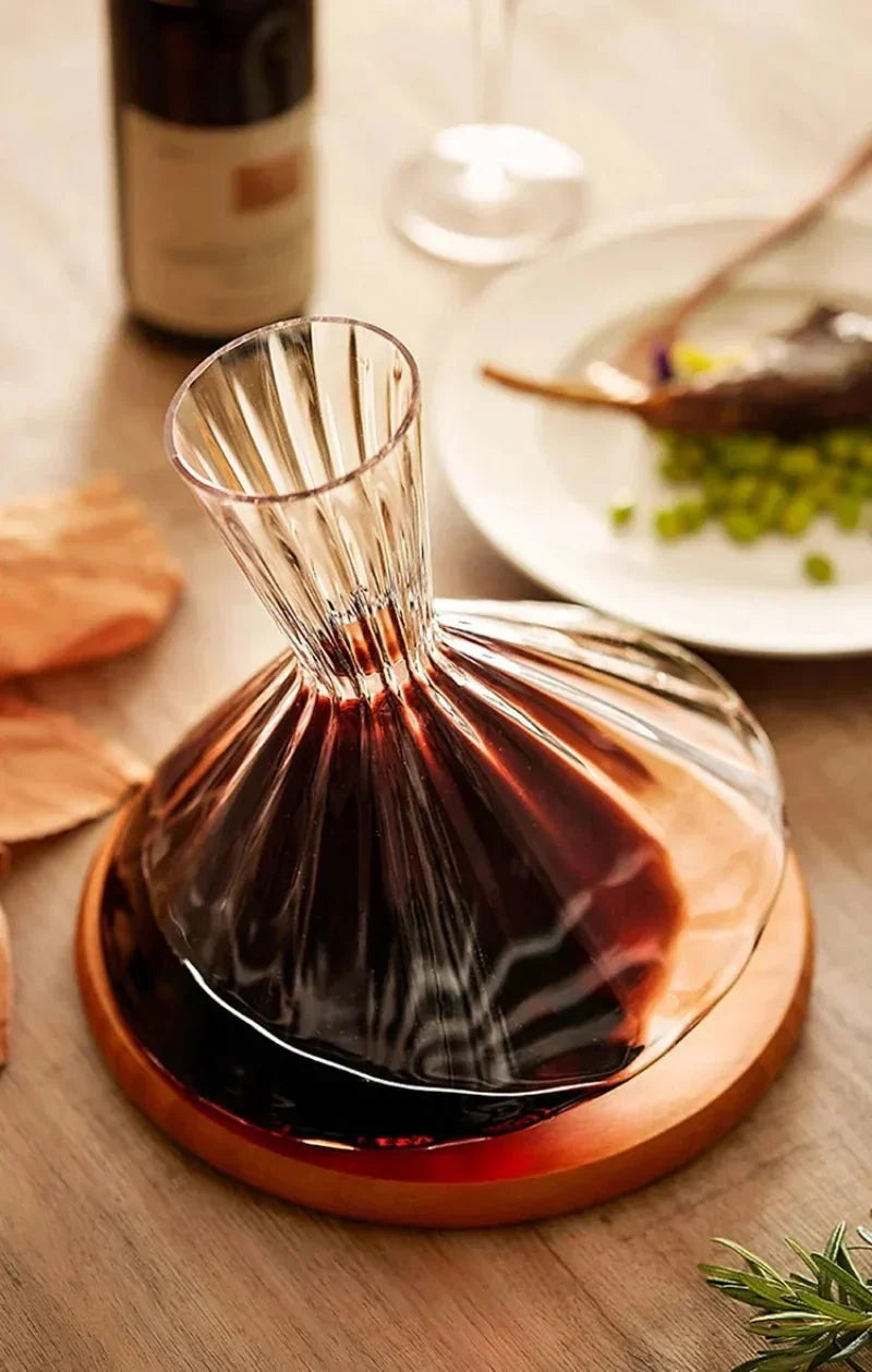 Decantador de vino de vidrio angular giratorio con base de madera