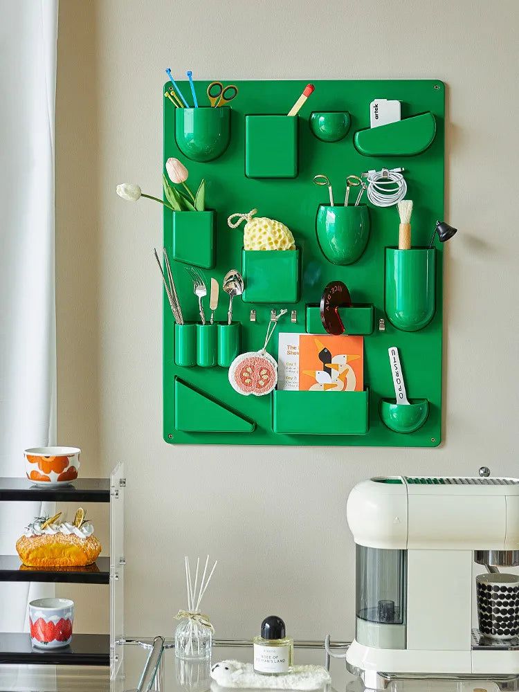 Organizador de almacenamiento de pared de plástico con múltiples bolsillos, ganchos y clips