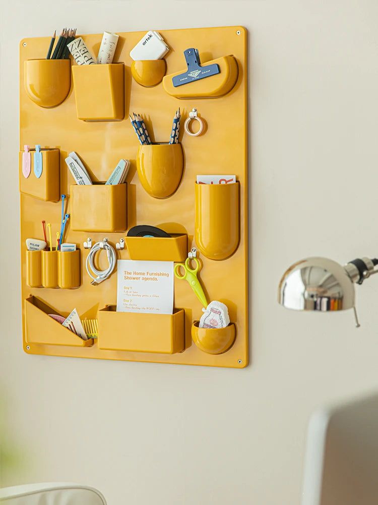 Organizador de almacenamiento de pared de plástico con múltiples bolsillos, ganchos y clips