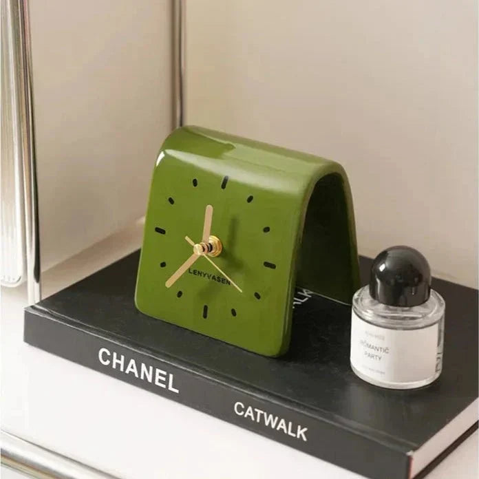 Reloj de mesa de cuarzo silencioso de cerámica con silueta arqueada
