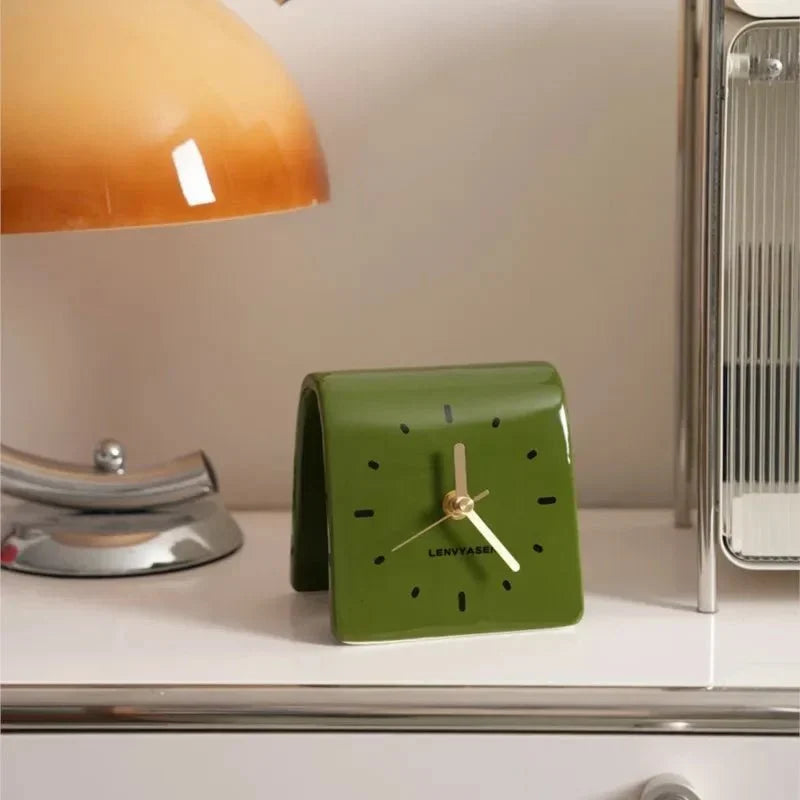 Reloj de mesa de cuarzo silencioso de cerámica con silueta arqueada