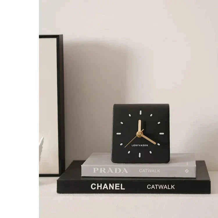 Reloj de mesa de cuarzo silencioso de cerámica con silueta arqueada
