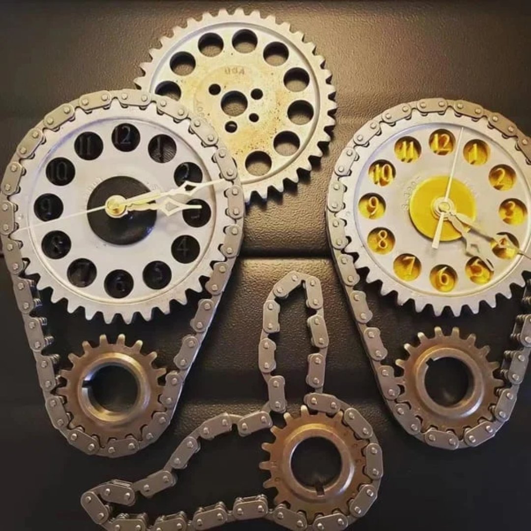 Reloj de pared silencioso industrial de metal y vidrio con mecanismo de engranajes expuesto