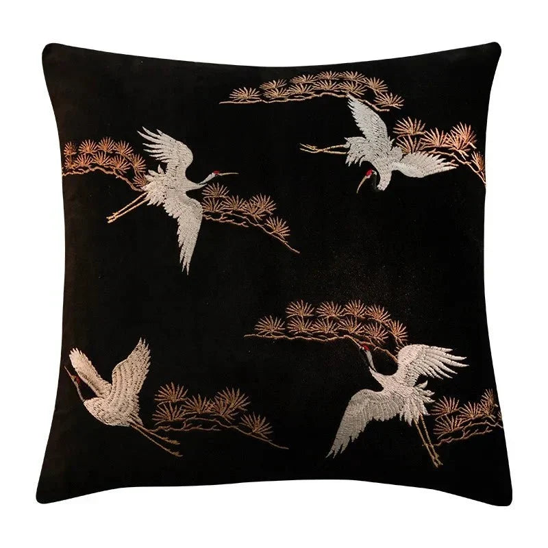Funda cuadrada para cojín decorativo bordada con grulla y pino