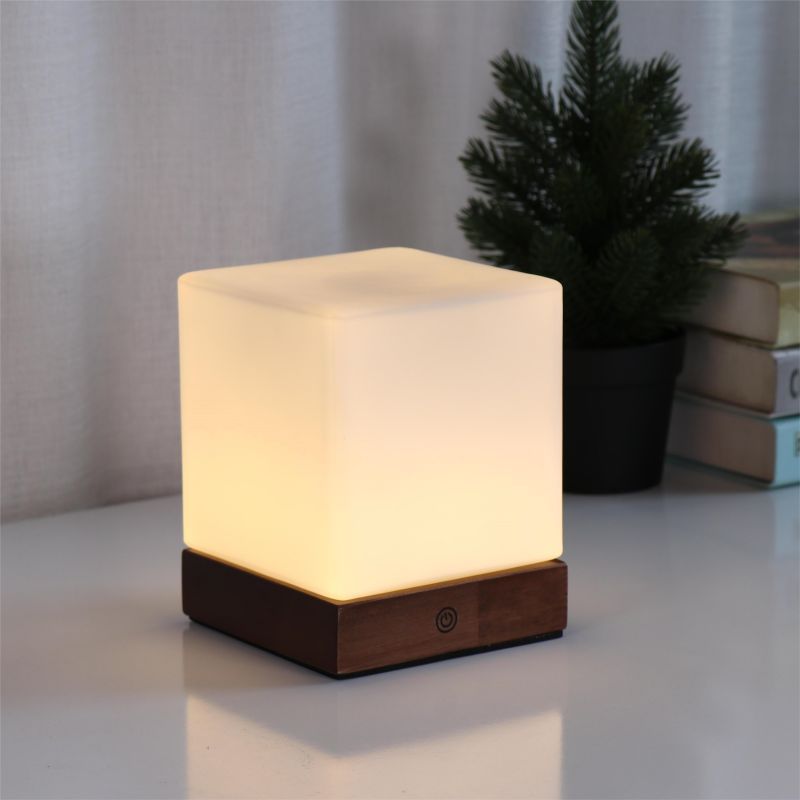Lámpara de mesa minimalista cúbica de madera y vidrio esmerilado